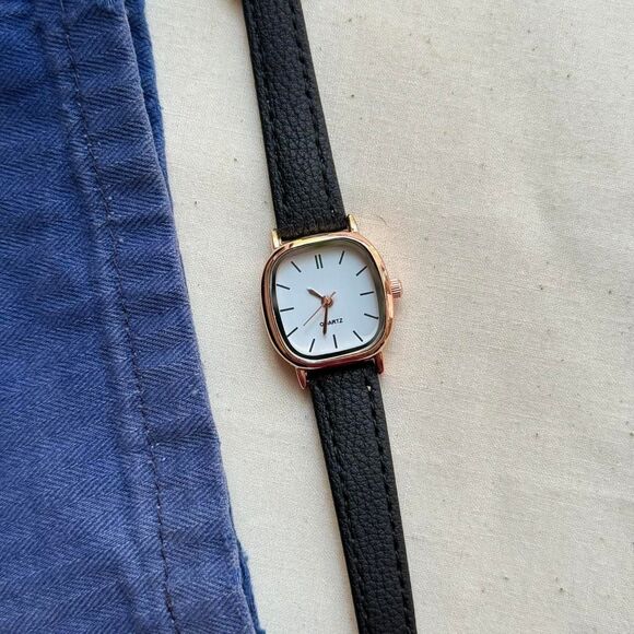 y2k style cute black leather quartz luxury classy watch - Picture 2 of 7